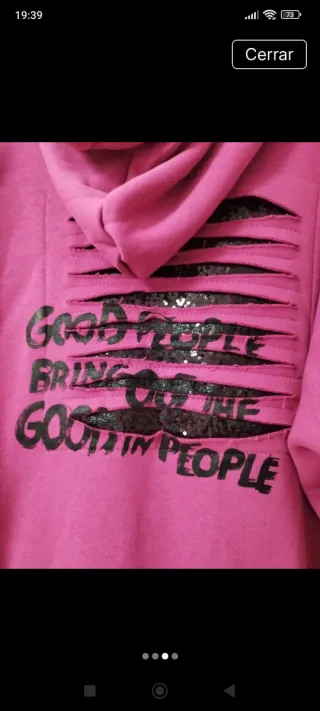 Abrigo rosa con mensaje