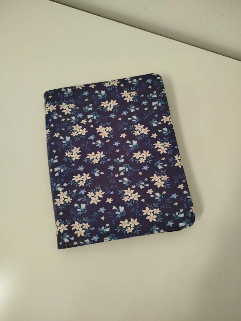 Funda giratoria para tablet azul con flores afbeelding 3