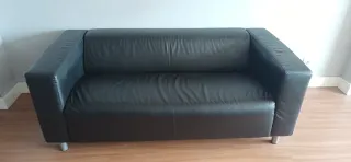 Sofá de 2 plazas de cuero negro