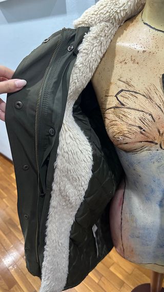 Parka verde Mango con forro