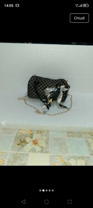 Borsetta marrone con foulard