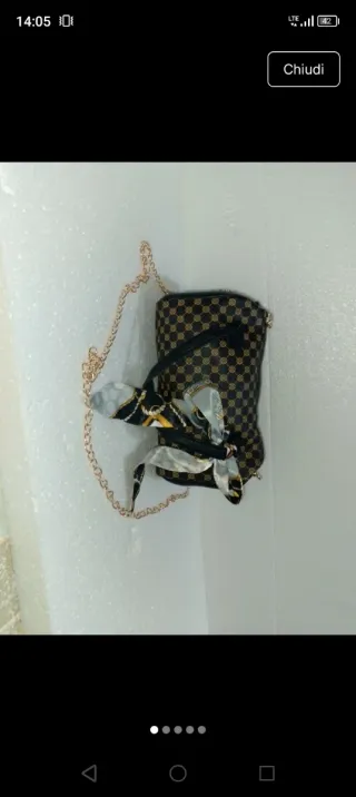 Borsetta marrone con foulard