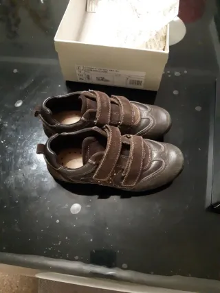 Zapatillas Geox Marrones Velcro Niños. Talla 31
