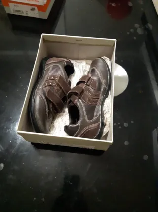 Zapatillas Geox Marrones Velcro Niños. Talla 31