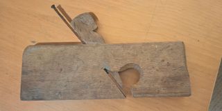 Cepillo carpintero antiguo de madera