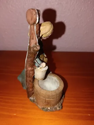 Figura Belén Resina Mujer Pozo