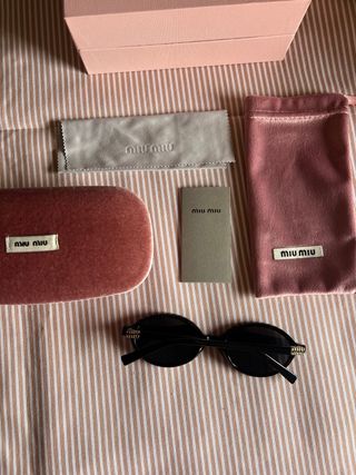 Gafas de sol Miu Miu negras