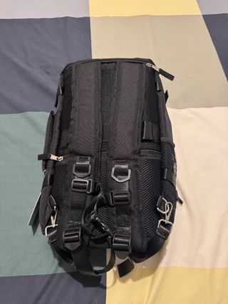 Mochila de viaje tamaño cabina negra