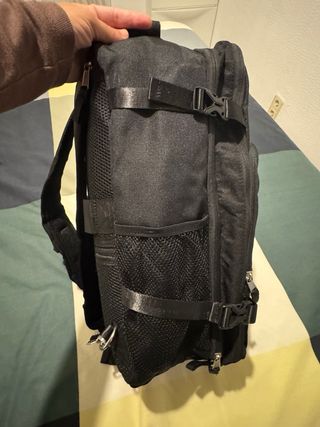 Mochila de viaje tamaño cabina negra