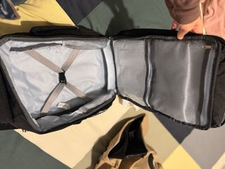 Mochila de viaje tamaño cabina negra