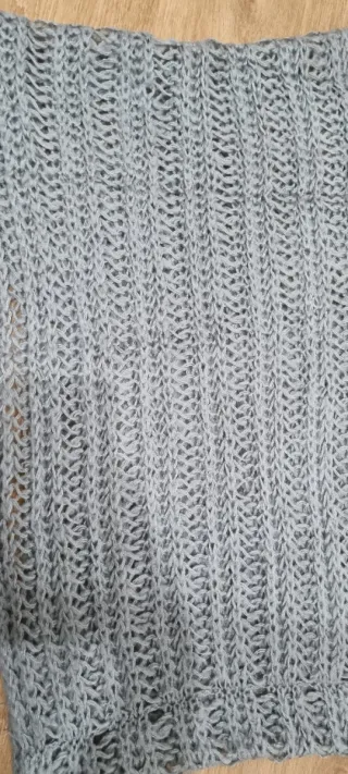 Bufanda de punto gris