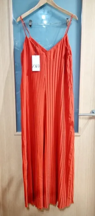 Mono Zara plisado rojo talla L