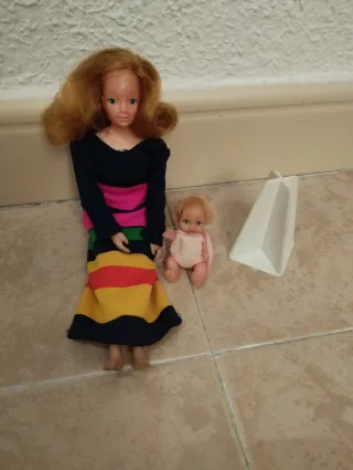 Muñeca Jenny Jones y Bebé John