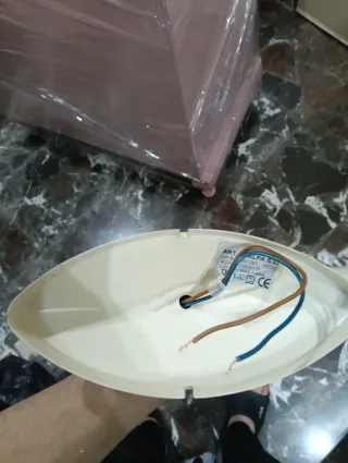 URGE! Lámpara de pared beige y dorada