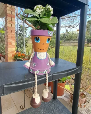 Macetas de terracota pintadas a mano