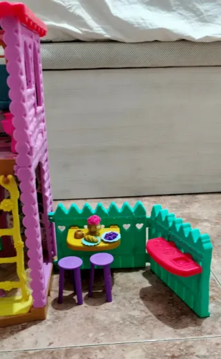 Casa Enchantimals con accesorios y muñeca