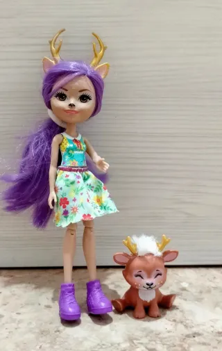 Casa Enchantimals con accesorios y muñeca