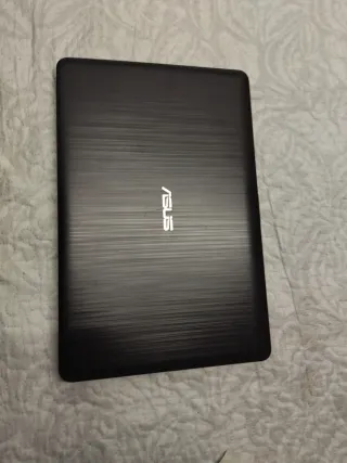 Portátil ASUS Plata y Negro