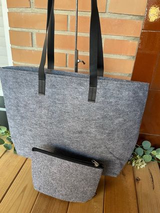 Bolso y neceser de fieltro gris