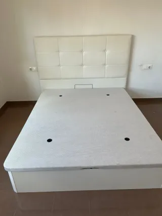 Canapé blanco con cabecero 150cm