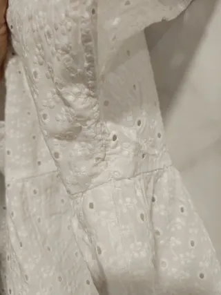 Camiseta blanca bordada verano