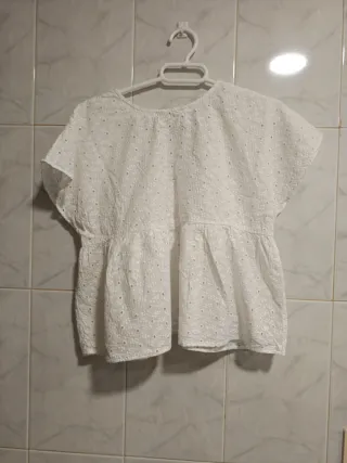 Camiseta blanca bordada verano