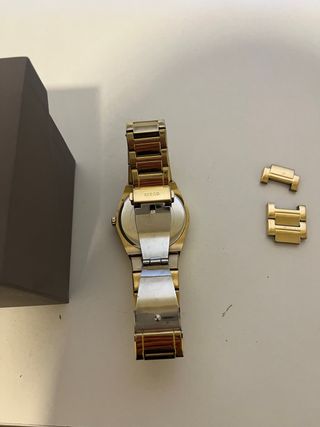 Reloj Guess Dorado