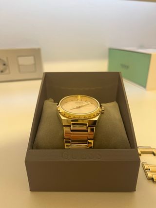 Reloj Guess Dorado