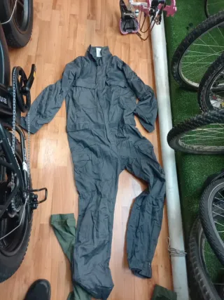Mono militar y más de 700 prendas en 200€ todo