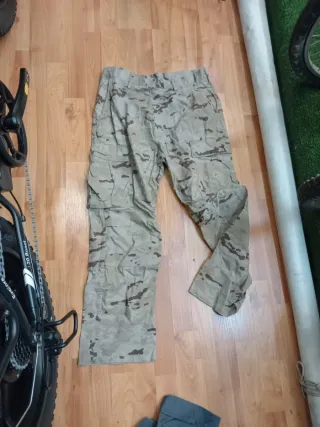 Mono militar y más de 700 prendas en 200€ todo