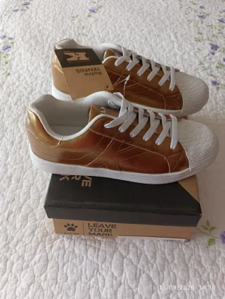 Zapatillas Deportivas Bronce y blanco Kelme