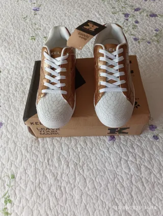 Zapatillas Deportivas Bronce y blanco Kelme