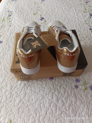 Zapatillas Deportivas Bronce y blanco Kelme