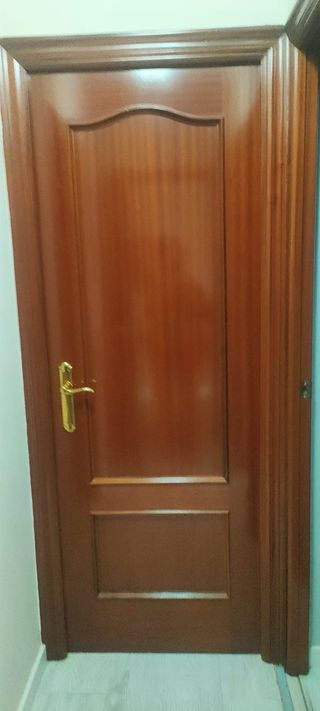 Puerta madera maciza