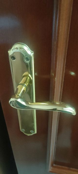 Puerta madera maciza