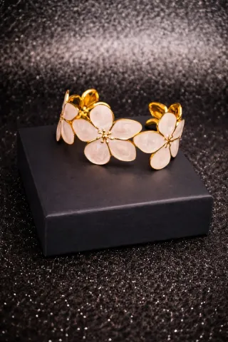Bracciale dorato elegante con fiori | Gioielleria da donna
