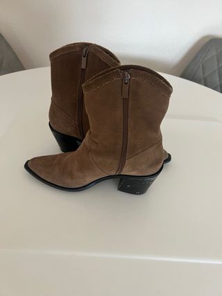 Botín piel Stradivarius T.38 tacón 7cm