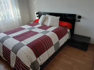 Canapé, cabezal y 2 mesitas de noche