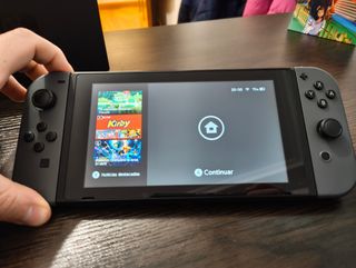 Nintendo Switch Negra + Mando Pro Nyxi