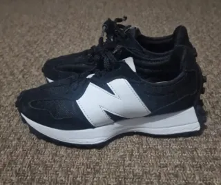New Balance 327 Negro/Blanco