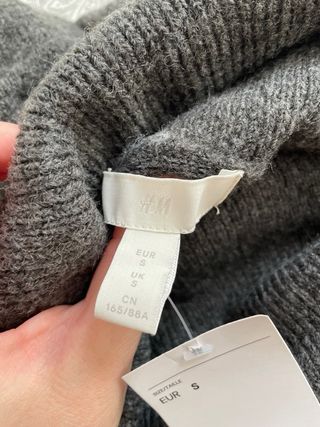 Vestido jersey cuello alto gris