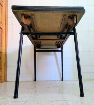 Mesa de cocina vintage y extensible de formica