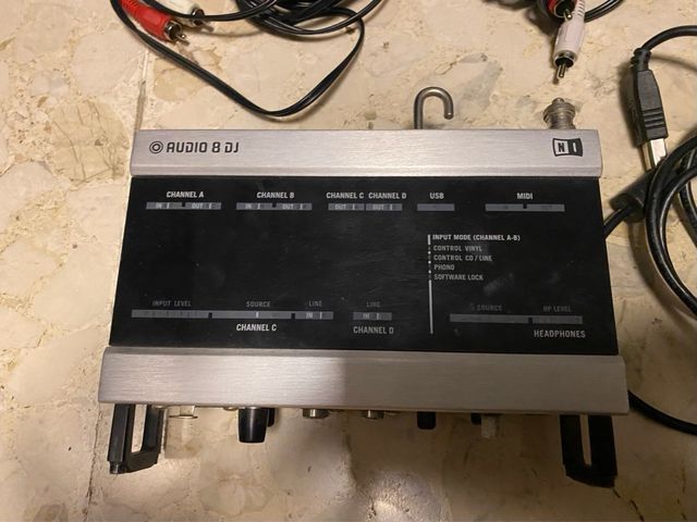 Native Instruments Traktor Audio 8 DJ