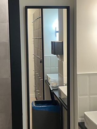 Aplique Baño Metal Negro 6W