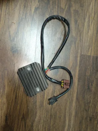 Regulador Corriente Aprilia Sportcity 250/300