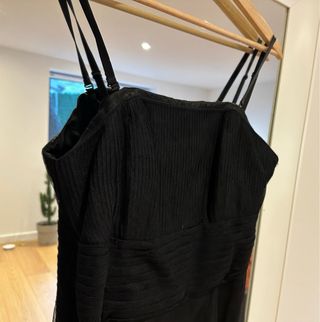 Vestido negro de tirantes con tul