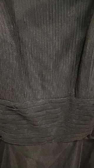 Vestido negro de tirantes con tul