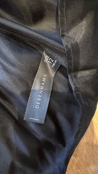 Vestido negro de tirantes con tul