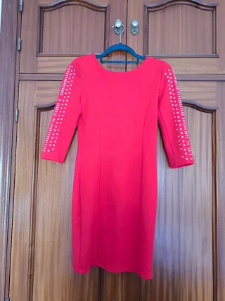 Vestido Rojo con Tachuelas Strass