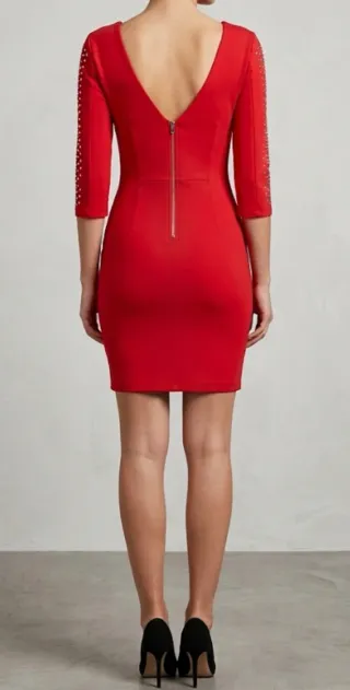 Vestido Rojo con Tachuelas Strass